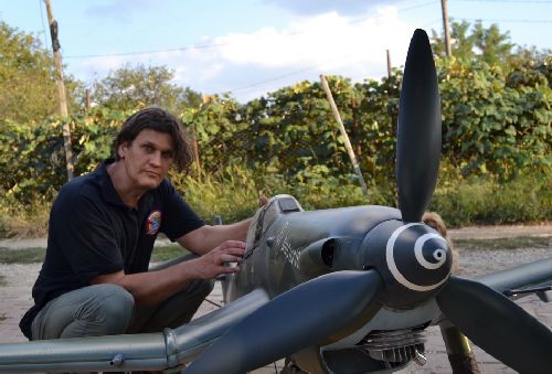 Pictorul George Băjan, constructor de avioane